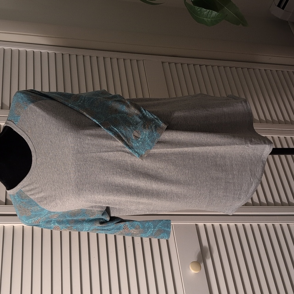 Woman's Lularoe, Xl Tee Shirt